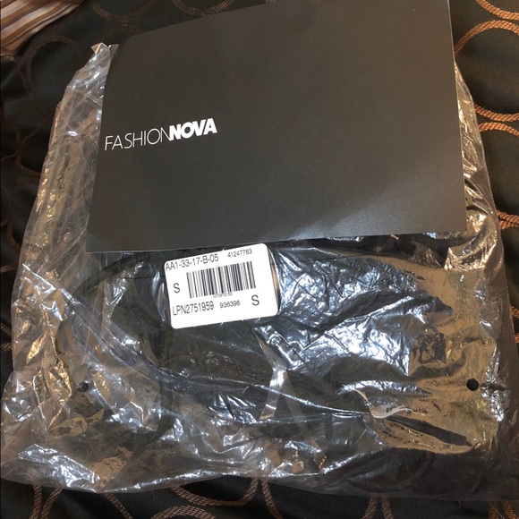 Brand New Fashion Nova Peekaboo Maxi Dress (XS) - Picture 5 of 6